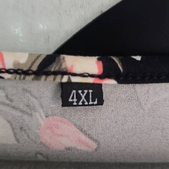 Plus Size 4X, floral blouse. Floral top. - Picture 7 of 7